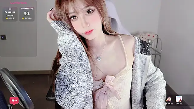 Snapshot of OwQoll chatting on 02/01/26, 11:31 OwQoll online show from 02/01/26, 11:31