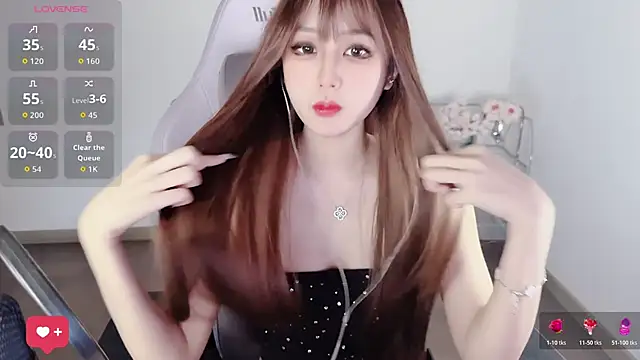 Snapshot of OwQoll chatting on 03/26/26, 06:52 OwQoll online show from 03/26/26, 06:52