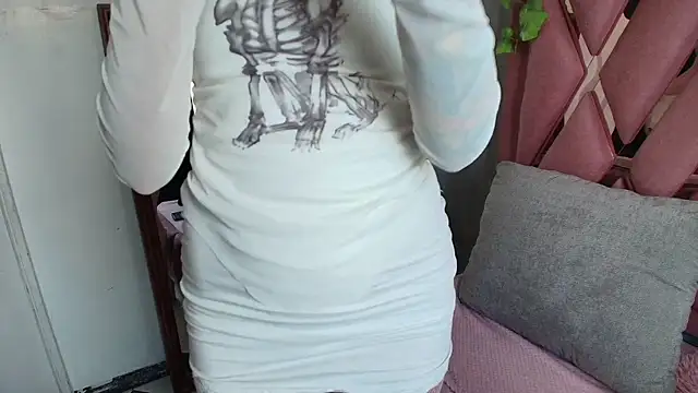 viollettaa  online show from 04/25/26, 06:49