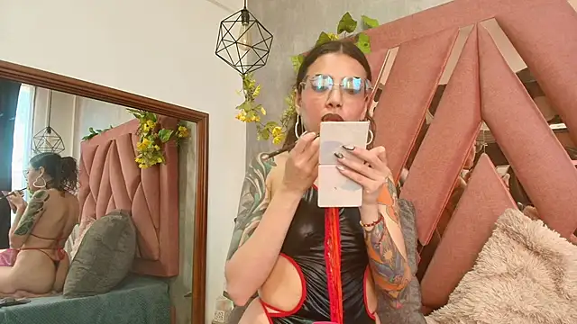viollettaa  online show from 05/09/26, 11:26