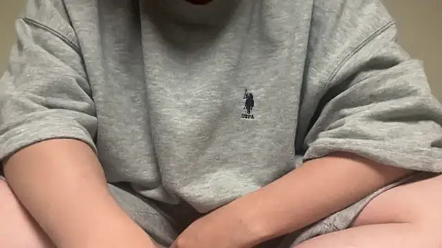 Snapshot of Yuta20002 chatting on 10/20/25, 03:45 Yuta20002 online show from 10/20/25, 03:45