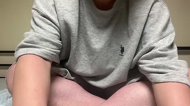 Snapshot of Yuta20002 chatting on 10/27/25, 04:44 Yuta20002 online show from 10/27/25, 04:44