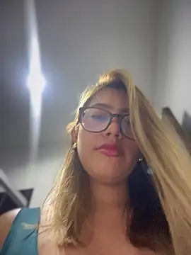 sara calderon online show from 10/21/25, 01:34