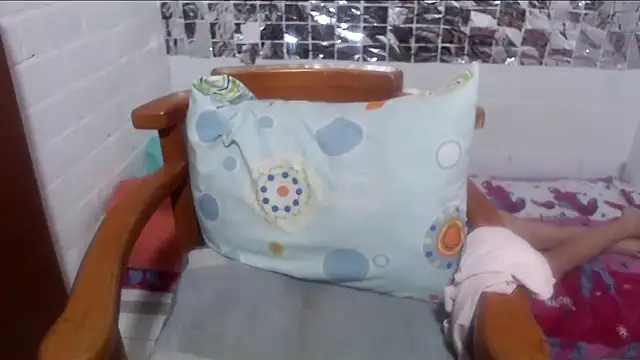 rose-crystal online show from 12/15/25, 01:15