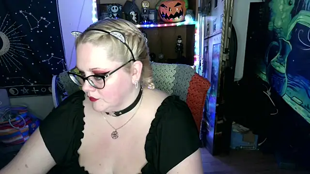 Snapshot of Kinky_Witch chatting on 04/16/26, 01:06 Kinky Witch online show from 04/16/26, 01:06