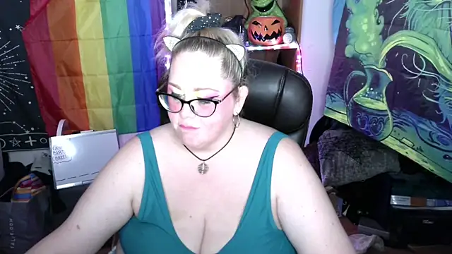 Snapshot of Kinky_Witch chatting on 06/10/26, 12:22 Kinky Witch online show from 06/10/26, 12:22