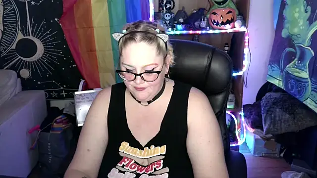 Snapshot of Kinky_Witch chatting on 06/11/26, 12:32 Kinky Witch online show from 06/11/26, 12:32