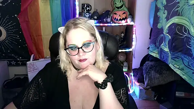 Snapshot of Kinky_Witch chatting on 06/14/26, 10:12 Kinky Witch online show from 06/14/26, 10:12