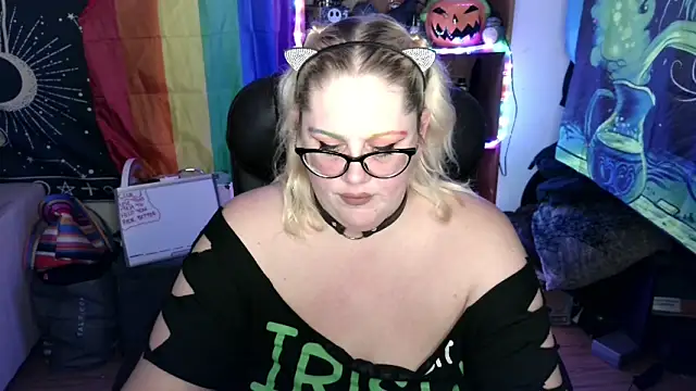 Snapshot of Kinky_Witch chatting on 06/17/26, 12:57 Kinky Witch online show from 06/17/26, 12:57