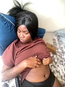 Alexia 24 online show from 11/18/25, 04:11