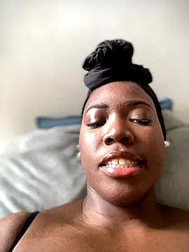 Alexia 24 online show from 11/23/25, 04:51