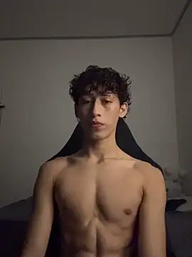 Snapshot of velvet_skyn chatting on 09/30/25, 04:06 velvet skyn online show from 09/30/25, 04:06