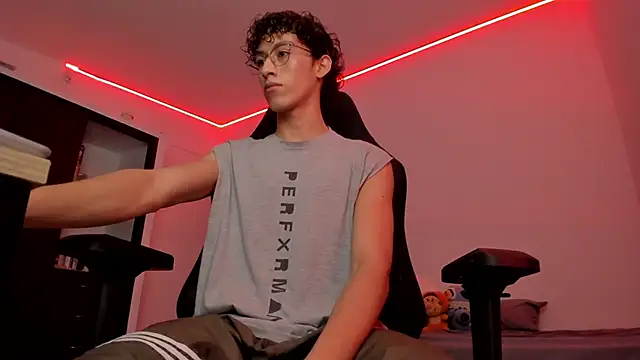 Snapshot of velvet_skyn chatting on 10/08/25, 04:10 velvet skyn online show from 10/08/25, 04:10