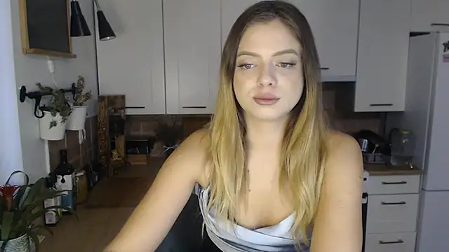 Snapshot of BuffyxLUST chatting on 12/04/25, 08:23 BuffyxLUST online show from 12/04/25, 08:23