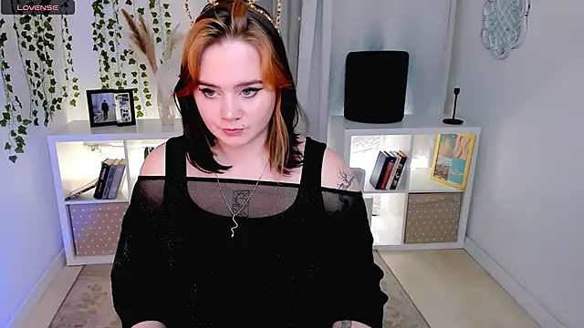 lunaalli online show from 10/16/25, 02:29