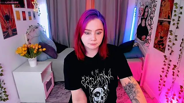 lunaalli online show from 11/29/25, 02:20