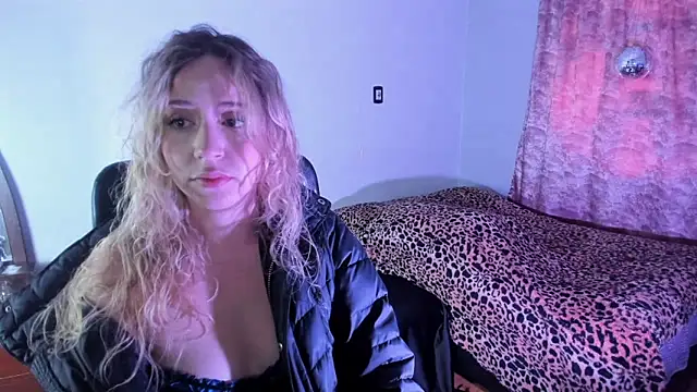 Snapshot of Pamela_Squirtt chatting on 11/14/25, 12:59 Pamela Squirtt online show from 11/14/25, 12:59