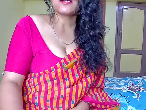 Snapshot of MasTANIYA chatting on 10/10/25, 01:37 MasTANIYA online show from 10/10/25, 01:37