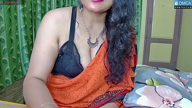 Snapshot of MasTANIYA chatting on 12/20/25, 04:58 MasTANIYA online show from 12/20/25, 04:58