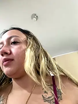 Snapshot of Becca_Johnson_u chatting on 11/07/25, 06:52 Becca Johnson u online show from 11/07/25, 06:52