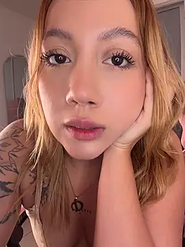 Snapshot of Becca_Johnson_u chatting on 07/27/26, 02:40 Becca Johnson u online show from 07/27/26, 02:40
