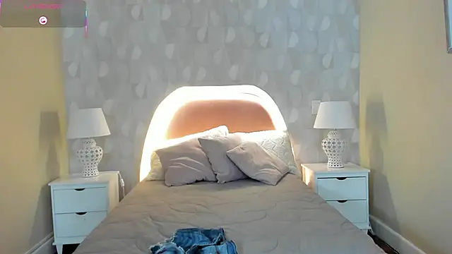 isabella milf  online show from 10/29/25, 07:15