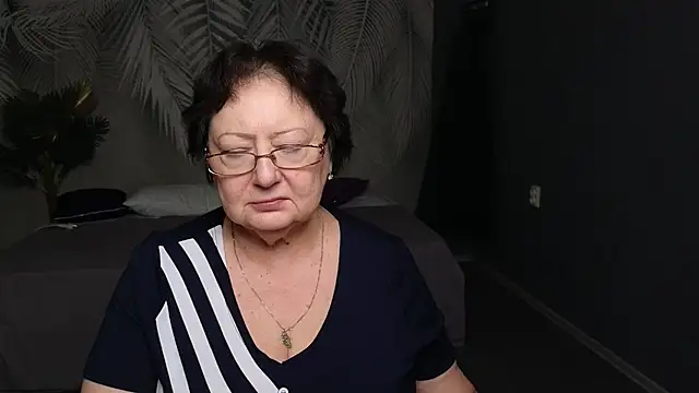 Margo Moll online show from 11/25/25, 05:18