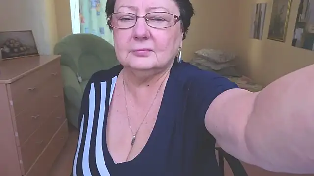 Margo Moll online show from 12/15/25, 08:40