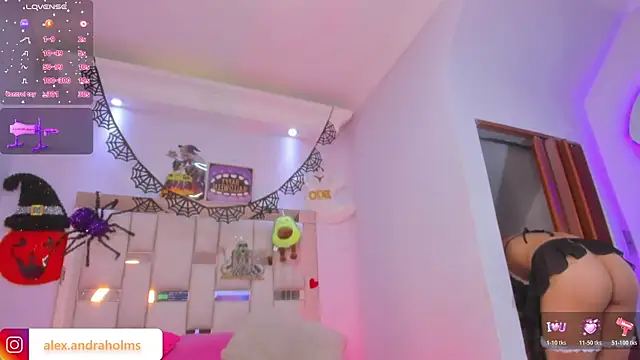 Snapshot of Alexandraholms chatting on 10/28/25, 08:33 Alexandraholms online show from 10/28/25, 08:33