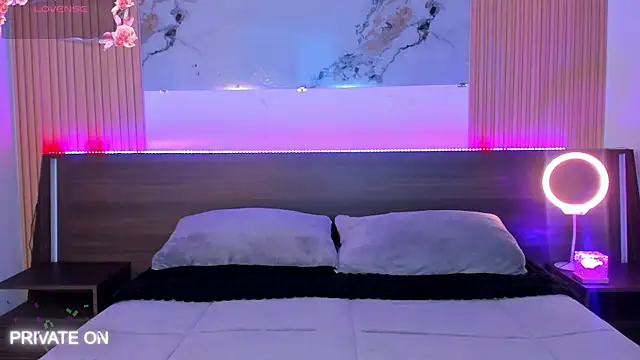 Snapshot of samanthaa_moon chatting on 03/17/26, 09:40 samanthaa moon online show from 03/17/26, 09:40