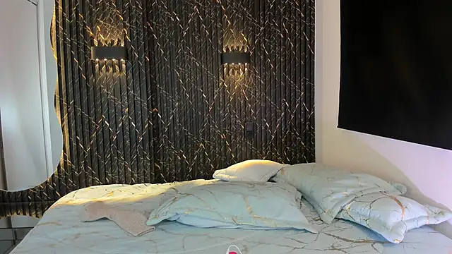 ZOETTAYLOR online show from 11/05/25, 08:31