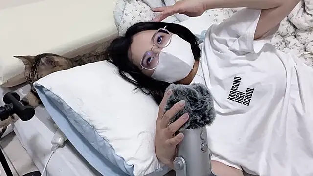 LHeart online show from 10/31/25, 02:40