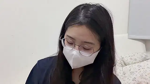 Snapshot of LHeart chatting on 02/24/26, 02:15 LHeart online show from 02/24/26, 02:15