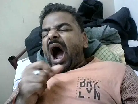 sree4143 online show from 09/14/25, 05:23