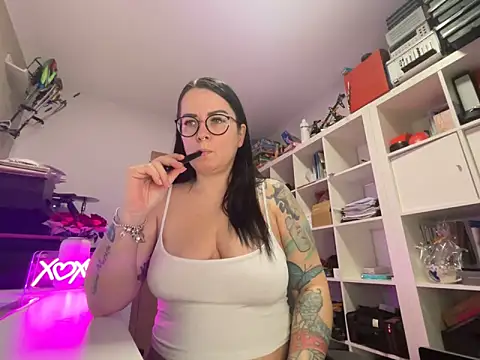 Snapshot of annalea85 chatting on 02/13/26, 10:11 annalea85 online show from 02/13/26, 10:11