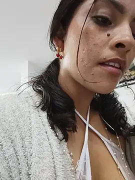 Snapshot of Fox_Roxxan chatting on 02/15/26, 07:51 Fox Roxxan online show from 02/15/26, 07:51