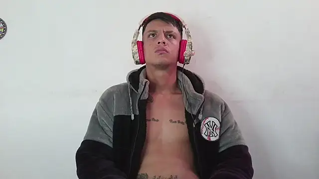 Snapshot of andrewcoopper1 chatting on 03/10/26, 02:00 andrewcoopper1 online show from 03/10/26, 02:00