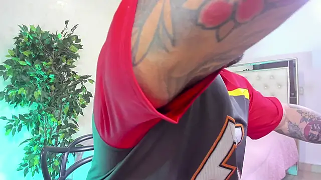 Snapshot of MISTER_VENOM chatting on 12/14/25, 07:07 MISTER VENOM online show from 12/14/25, 07:07