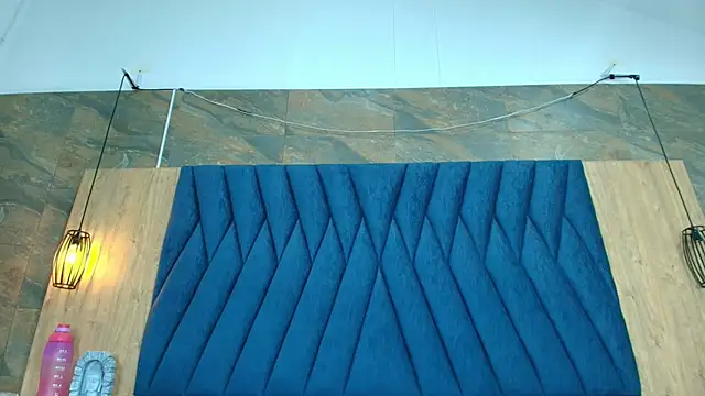 Snapshot of Emma_Valencia_001 chatting on 09/13/25, 08:30 Emma Valencia 001 online show from 09/13/25, 08:30