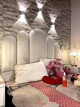 Yassy vazquez online show from 09/19/25, 07:47