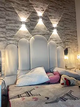 Yassy vazquez online show from 11/08/25, 07:34