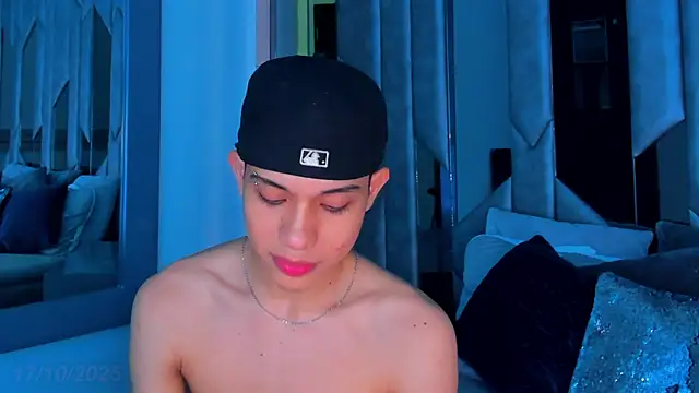 Sebax Young online show from 10/17/25, 08:22