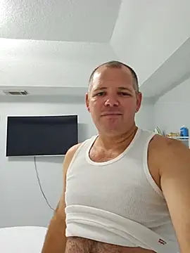 Snapshot of cubanitofeliz40 chatting on 03/31/26, 01:11 cubanitofeliz40 online show from 03/31/26, 01:11