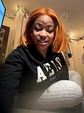 Snapshot of nuttybutter999999 chatting on 12/17/25, 10:38 nuttybutter999999 online show from 12/17/25, 10:38