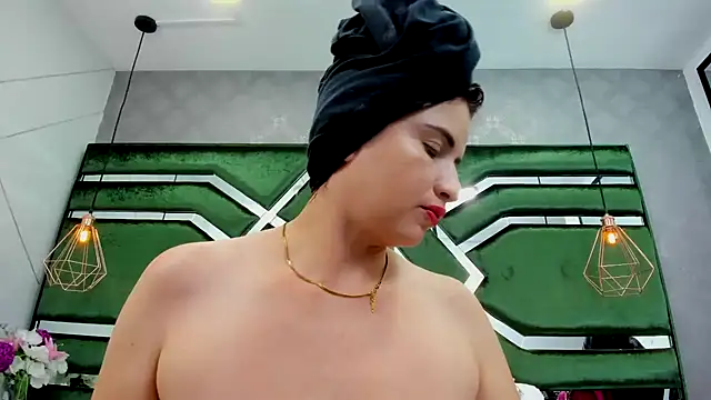 ThaliaCross online show from 10/08/25, 07:33