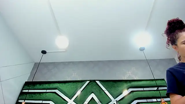 ThaliaCross online show from 10/12/25, 12:04