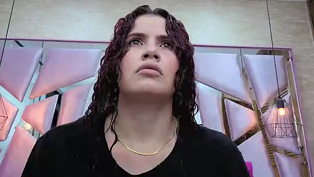 Snapshot of ThaliaCross chatting on 02/20/26, 07:58 ThaliaCross online show from 02/20/26, 07:58