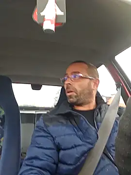 Snapshot of Thomas043 chatting on 11/20/25, 07:19 Thomas043 online show from 11/20/25, 07:19