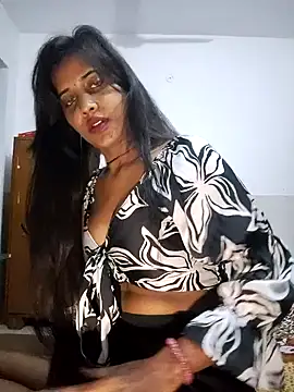 cute radhikaa online show from 11/05/25, 06:41