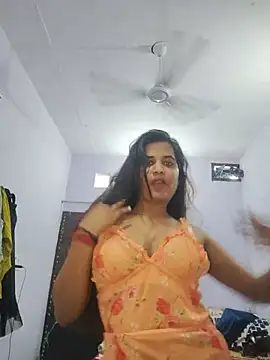 Snapshot of cute_radhikaa chatting on 07/13/26, 04:59 cute radhikaa online show from 07/13/26, 04:59